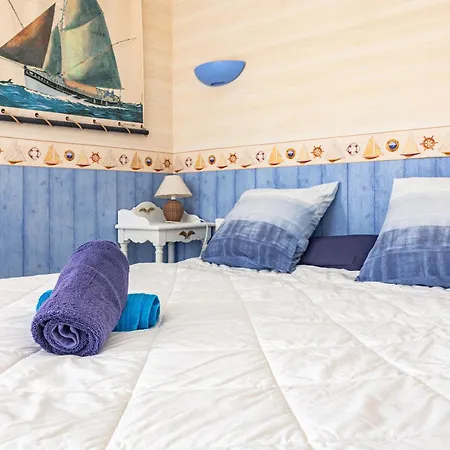 D'hotes Les Lits Marins Bed and Breakfast
