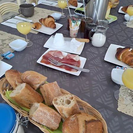 D'hotes Les Lits Marins Bed and Breakfast 3*